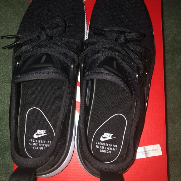 Nike Shoes - Picture 7 of 9